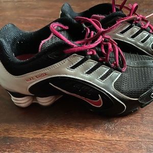Womens nike shox sz 6